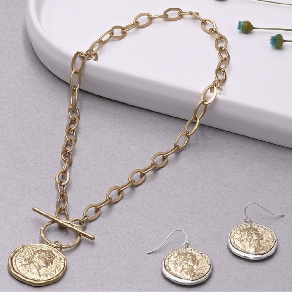 14K Gold Coin Medallion Necklace Chunky Toggle Chain Statement Pendant 18” Bold - Picture 2 of 5